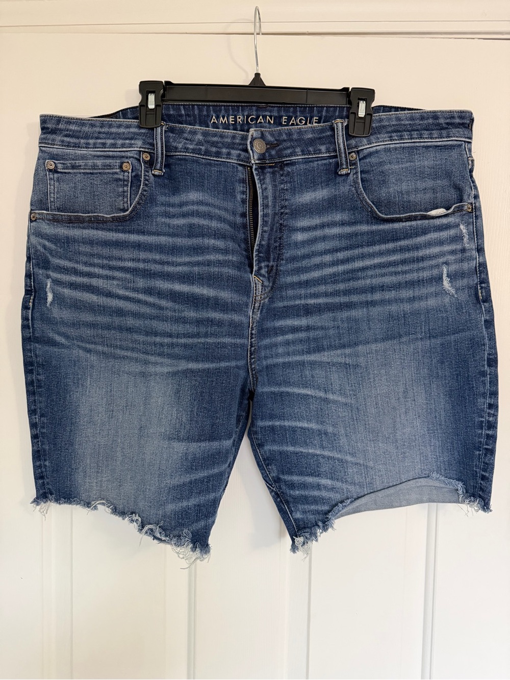 American Eagle Outfitters Men’s Medium Blue Distressed Denim Cutoff Shorts